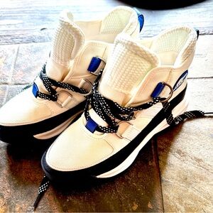 SOREL BOOTS WHITE SOREL LOGO NWT SIZE 9